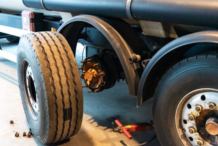 Truck tire repair shop - Fleet Witness - Fleet Tracking